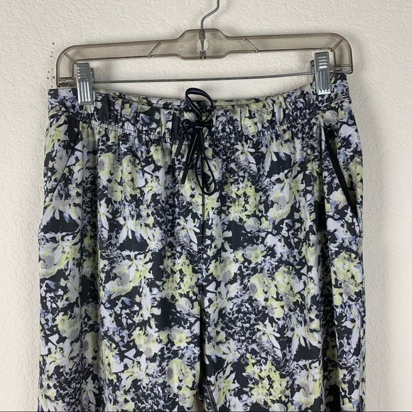 Lululemon | Jet Crop Luxtreme Floral yellow Black Drawstring Pants - Picture 4 of 10